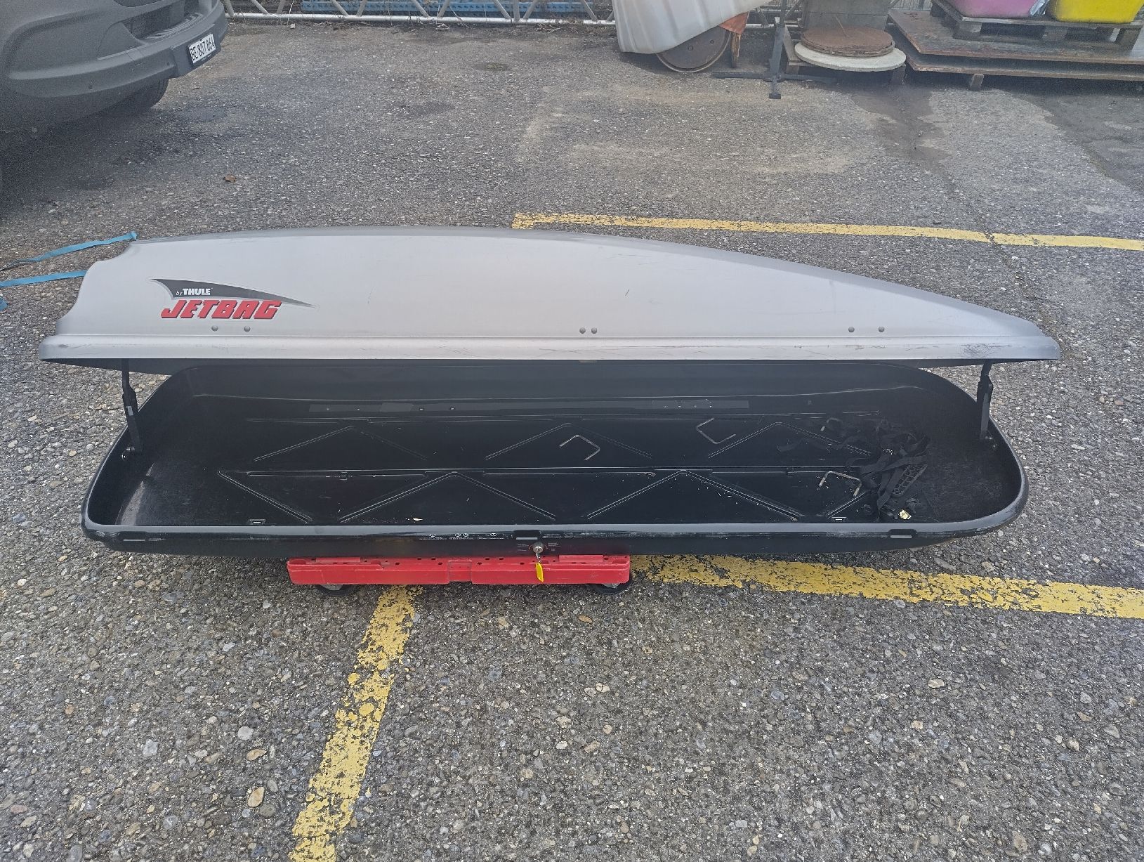 Thule Coffres de toit: Thule Jetbag Skibox / Dachbox silber – D'occasion à Uetendorf par hof_2rmq