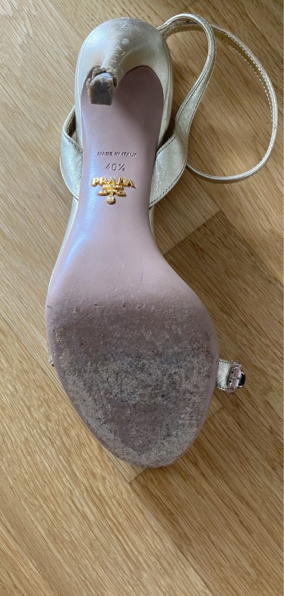 Prada Damenschuhe: PRADA SANDALS GOLD RHINESTONES SPRING SOMMER – Gebraucht aus Walchwil von Finibaci 5
