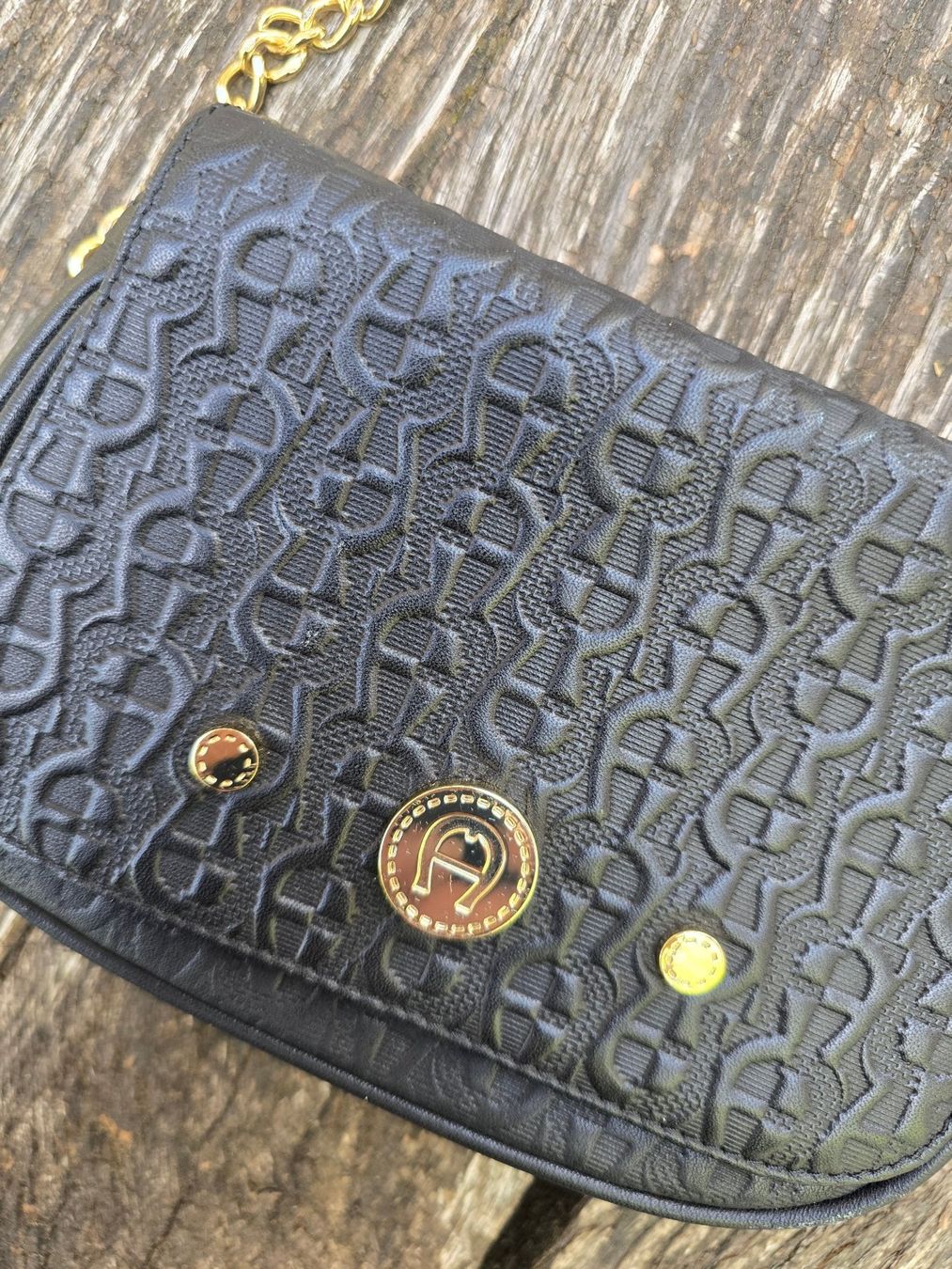 Aigner Taschen für Damen: Accessoires: AIGNER Umhängetasche Leder-NEU – Neu und originalverpackt aus Romanshorn von Rachacha 4