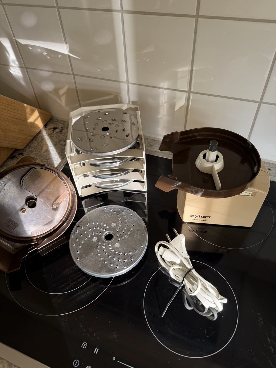 Zyliss Elettrodomestici da cucina: Zyliss Elektro-Raffel mit Einsätzen, top – Usato da Zürich venduto da sne.swiss 3