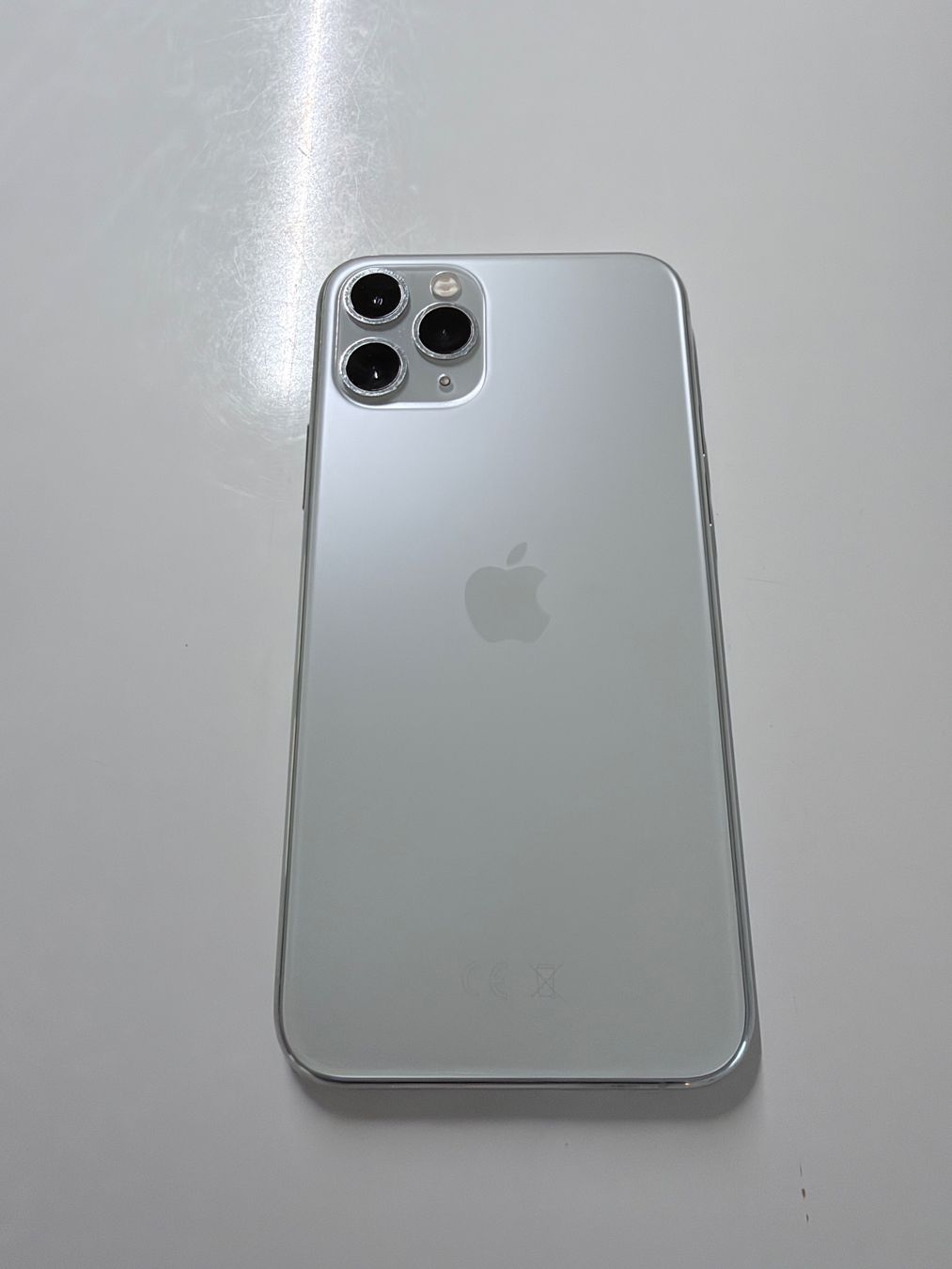 Apple Portables: Apple iPhone 11 Pro Silber gebraucht mit Displaybruch – D'occasion à Hottwil par Raeffel 1