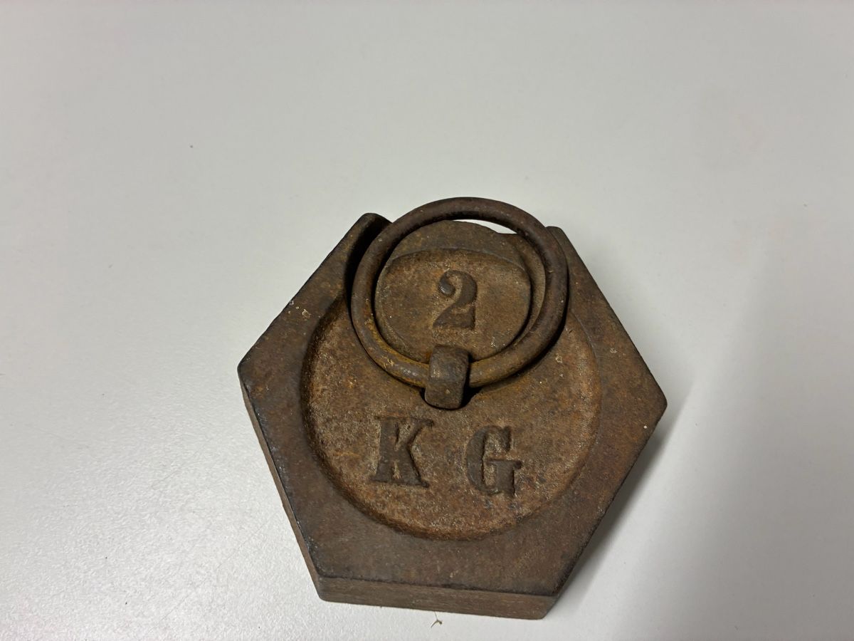 Bilance e pesi: Gewichtstein 2Kg – Usato da Schüpbach venduto da Tluky