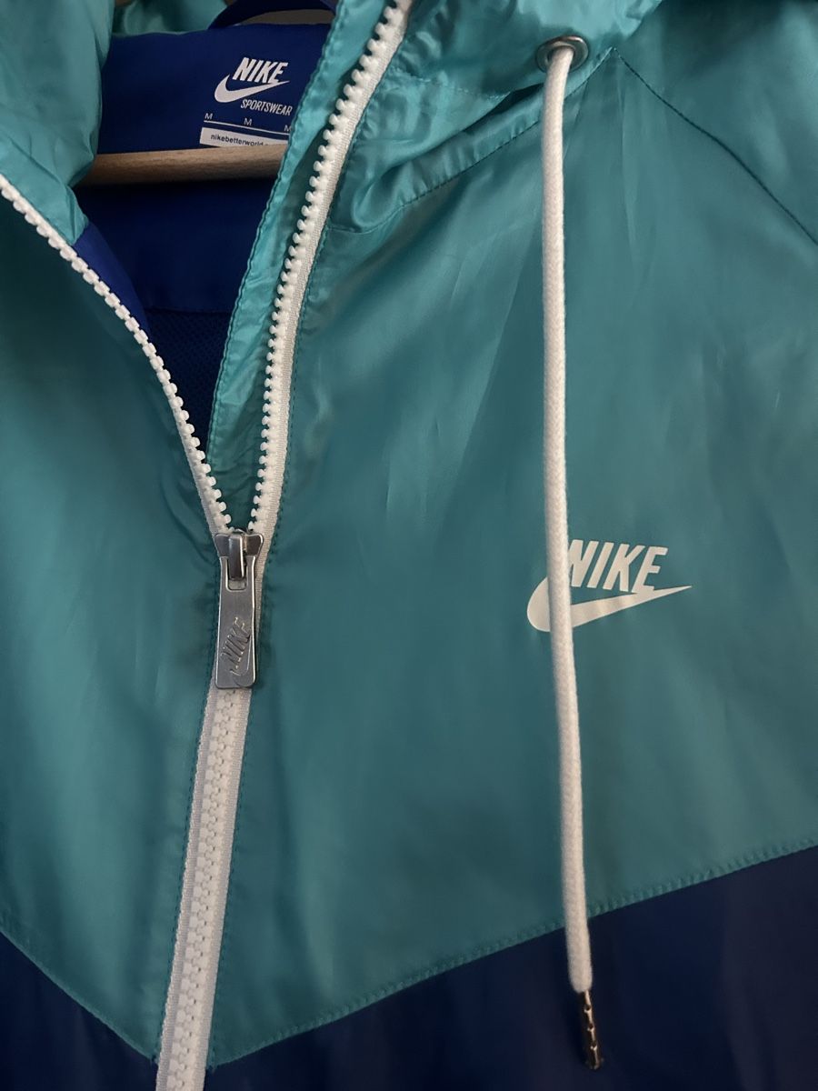 Nike Jacken: Nike sportswear windbreaker – Gebraucht aus Zürich von Kcampos 1