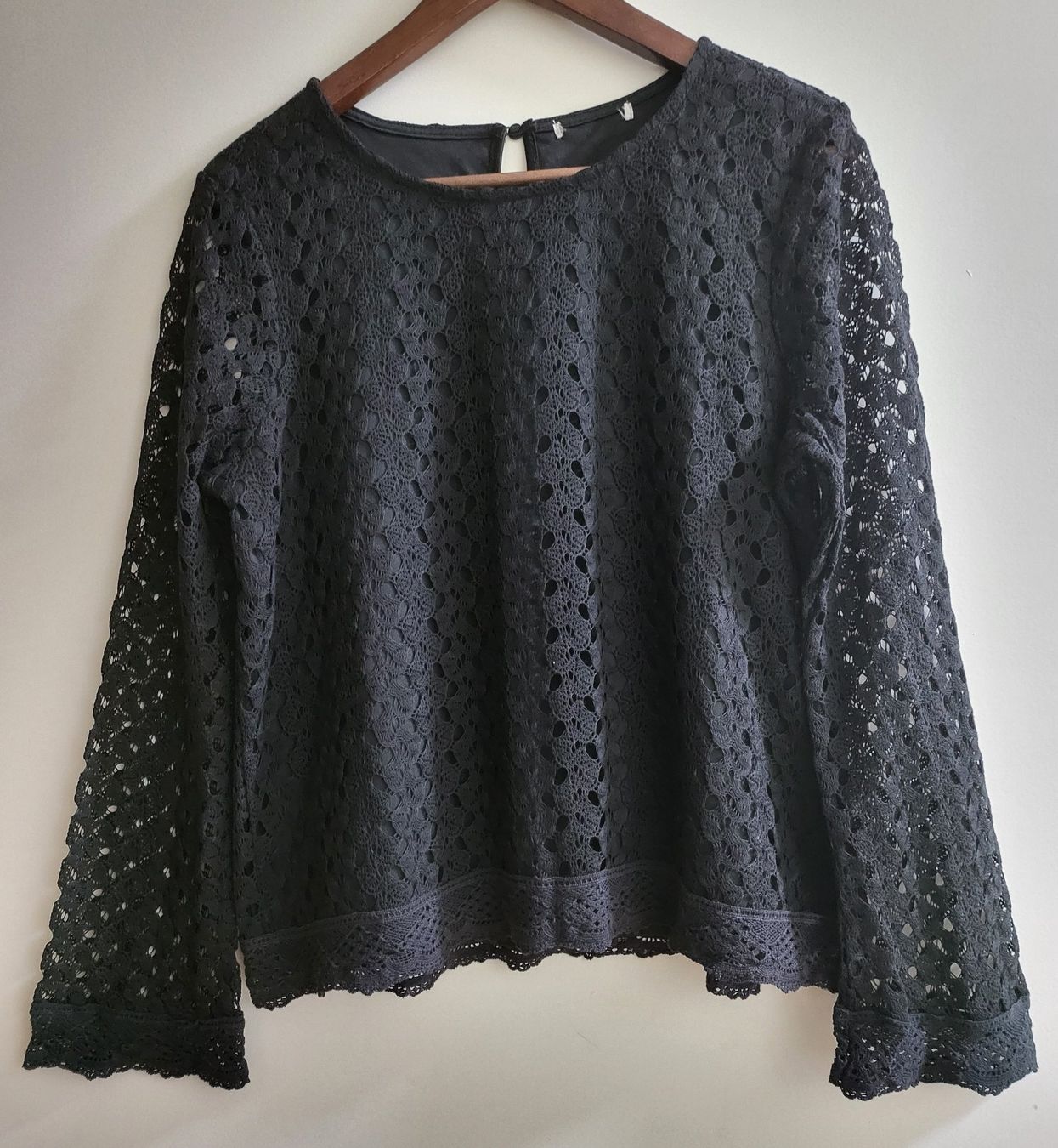 Blusen: Elegante, schwarze Bluse mit Spitze, neuwertig – Neu (gemäss Beschreibung) aus Basel von sci_67ms