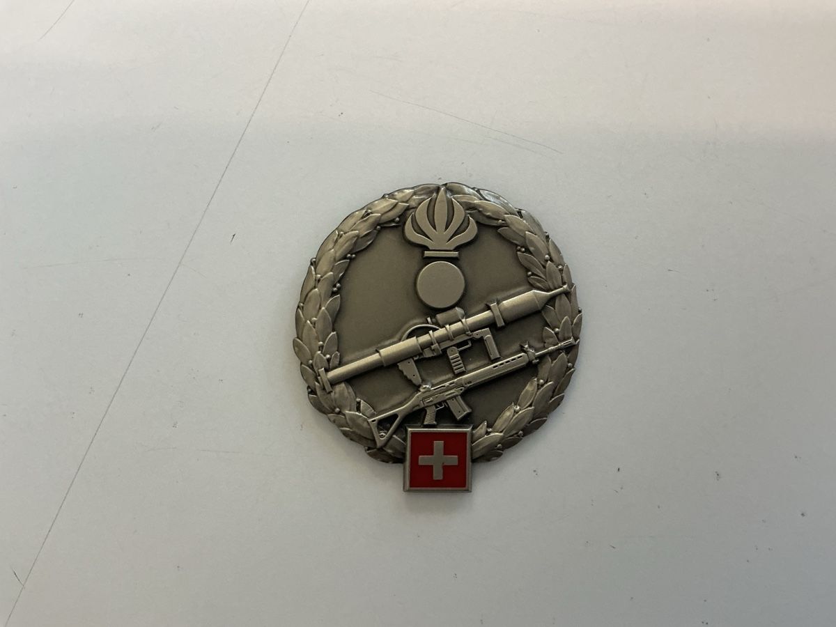 Schweizer Armee Placchette & Badge: Schweizer Armee Beretemblem Grenadier – Usato da Allschwil venduto da Xupper