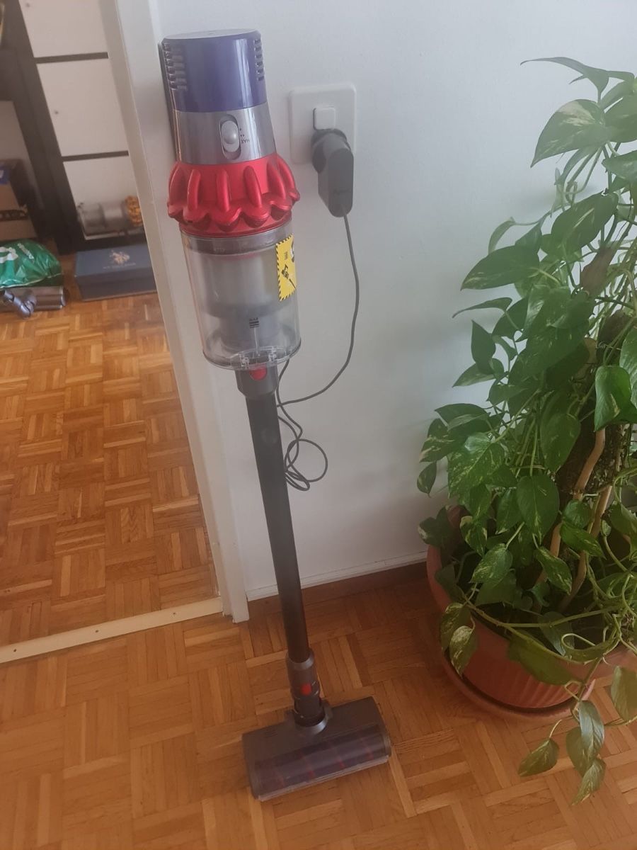 Dyson Aspirateurs & Accessoires: Dyson V10 – D'occasion à Lausanne par cjrrviseu