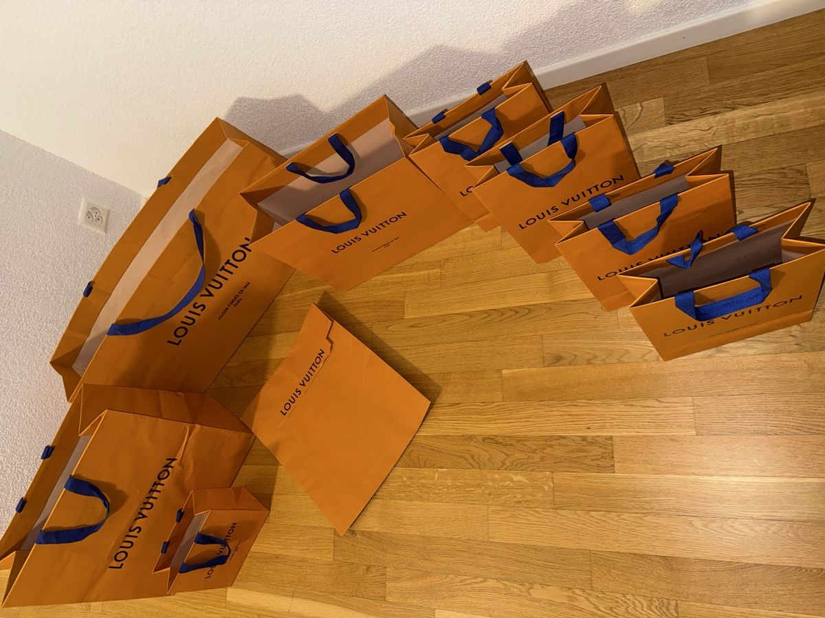 Louis Vuitton Borse: 9 LOUIS VUITTON TRAGETASCHEN – Nuovo (secondo la descrizione) da Rorschacherberg venduto da drdupor 1