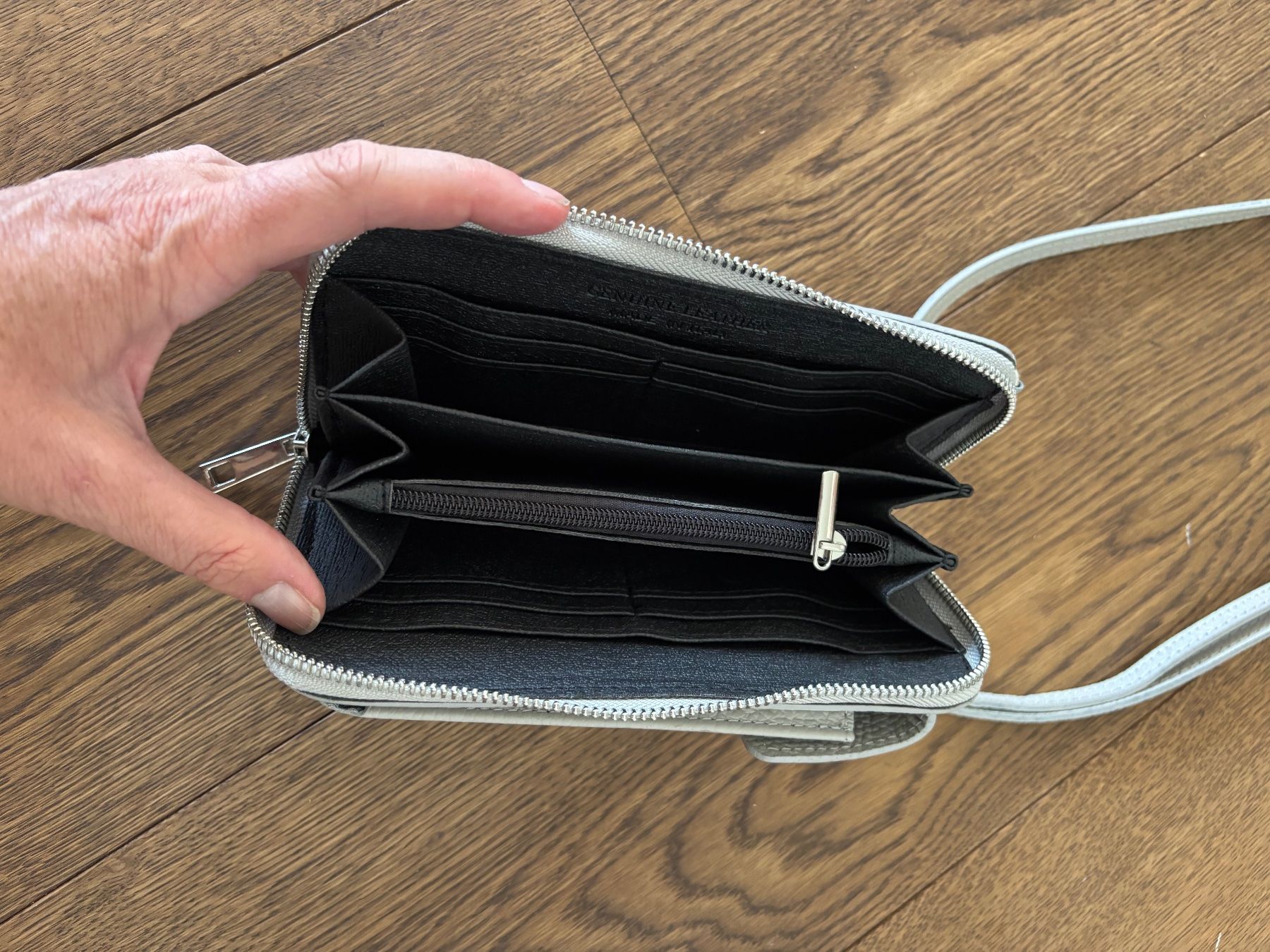 Taschen für Damen: Handtasche grau – Gebraucht aus Ballwil von lusty75 1