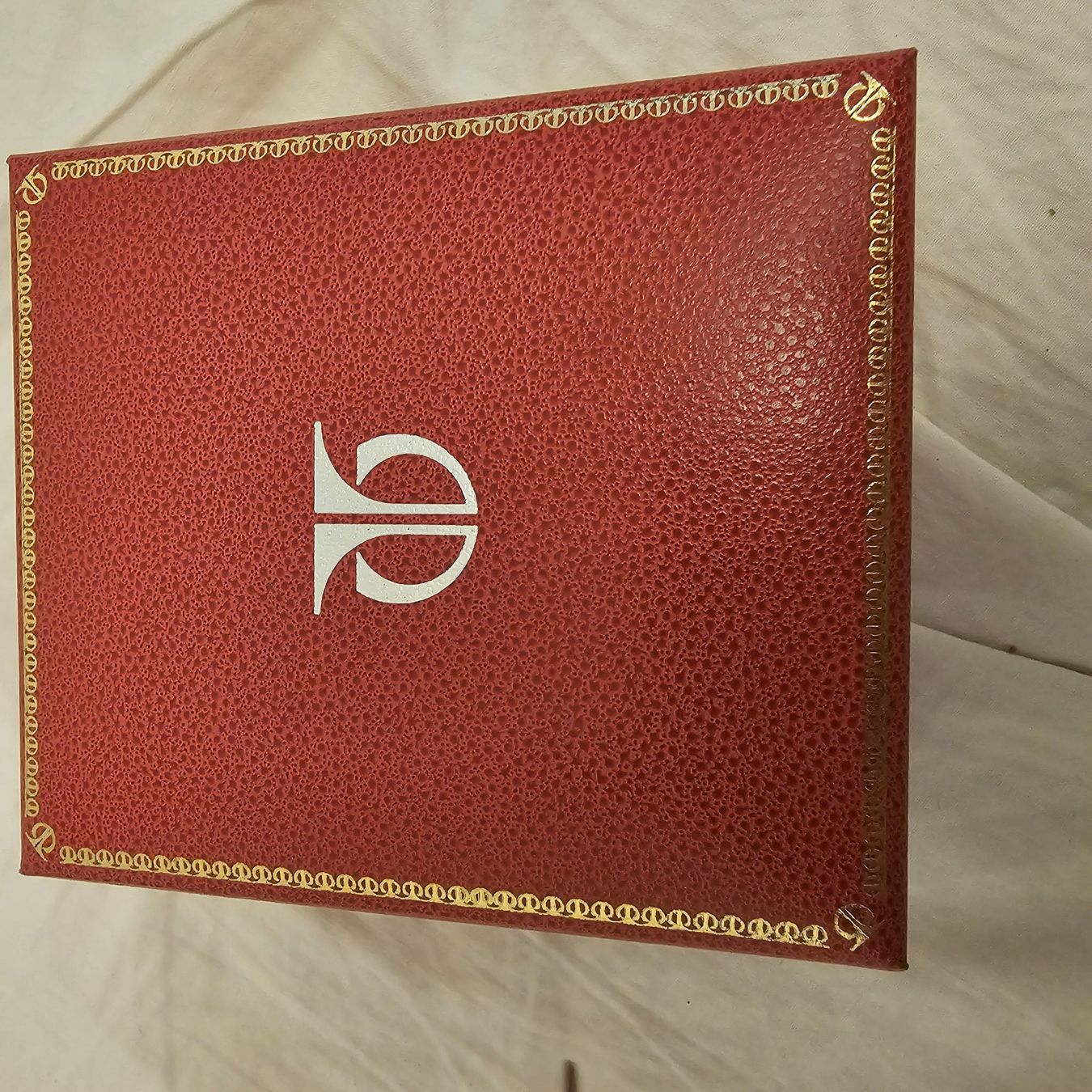 Orologi: Schmuckbox Titan rot mit Logo  antik – Nuovo (secondo la descrizione) da wolfhalden venduto da 46464646
