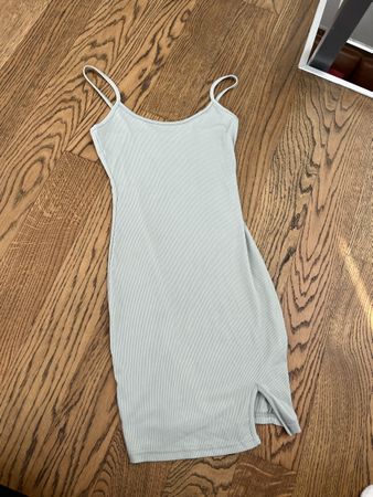 Bodycon Midikleid Gr. XS Salbeigrün 