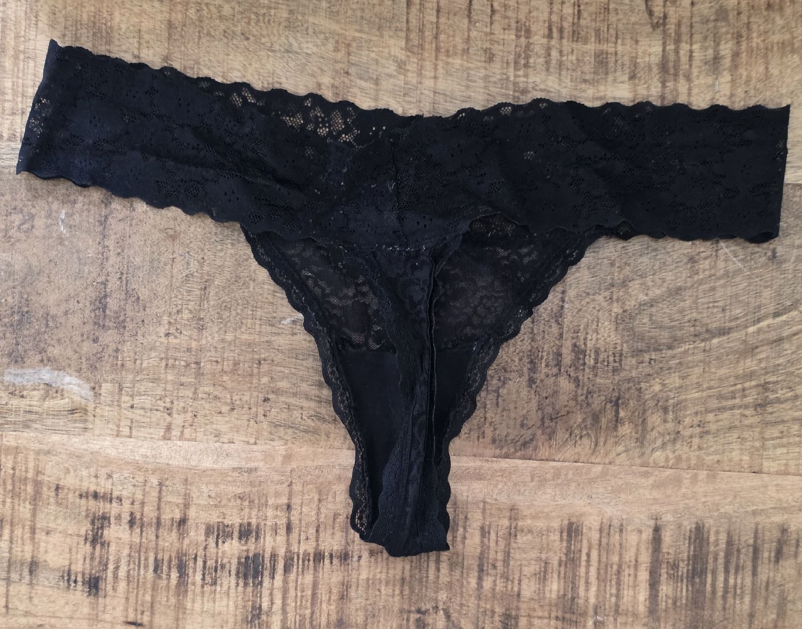 Autres dessous: Damen String schwarz Spitze Grösse M gebrauchte  – D'occasion à Rheinsulz par Gilea 2