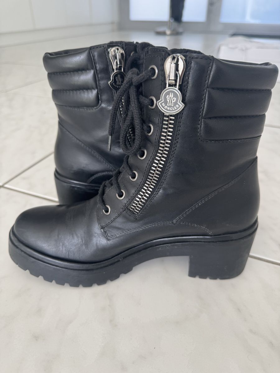 Moncler Scarpe da donna: Moncler Stiefel Combatboots schwarz – Nuovo (secondo la descrizione) da Uetikon am See venduto da sop_vw5x 4
