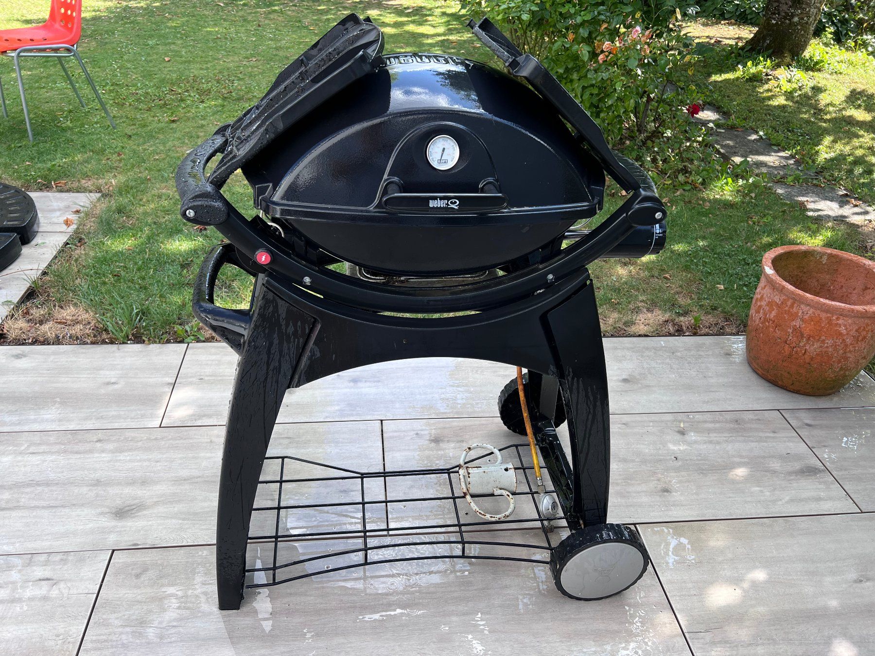 Griglie: Weber Q 220 Gasgrill mit Seitentischen – Usato da Bonstetten venduto da Cornelia7