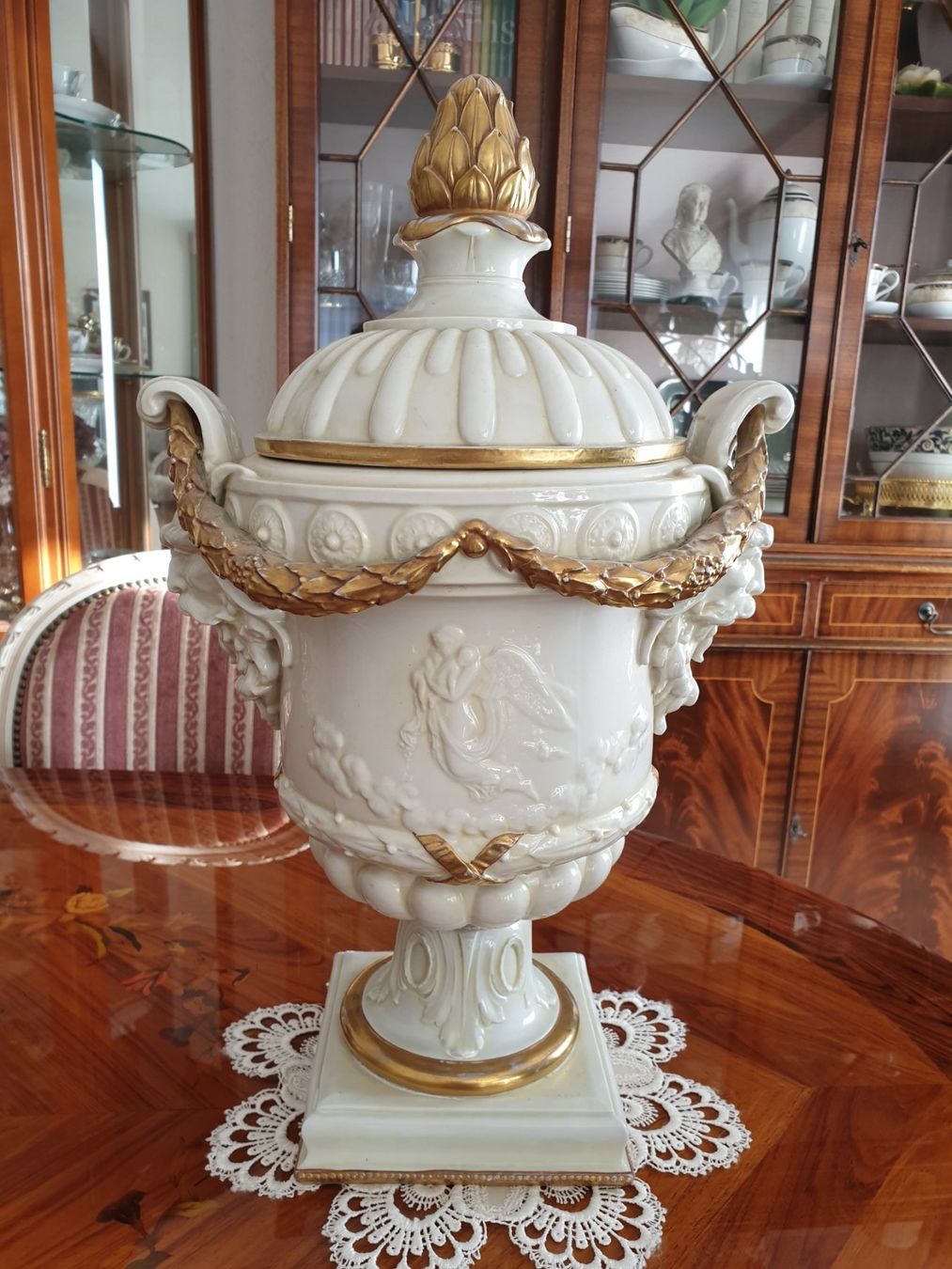 Vasen & Gefässe: Deckelvase Pokal Capodimonte – Gebraucht aus Tuggen von Mviola2 6