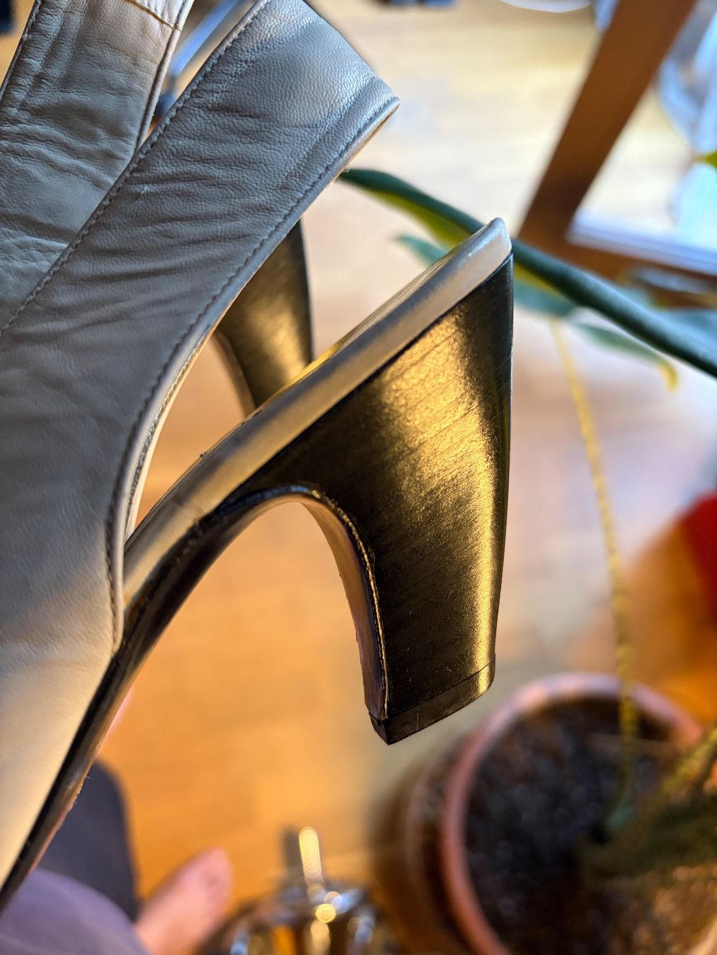 Escada Scarpe da donna: Escada Vintage Pumps Leather 36 – Usato da Luzern venduto da AM2nd 2