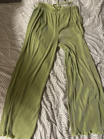 Shein Hose Grösse L Faltenmuster hellgrün