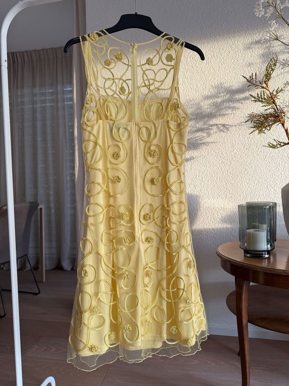 Vestiti: Hellgelbes Cocktailkleid Gr. 38 – Usato da Männedorf venduto da Vechat 1