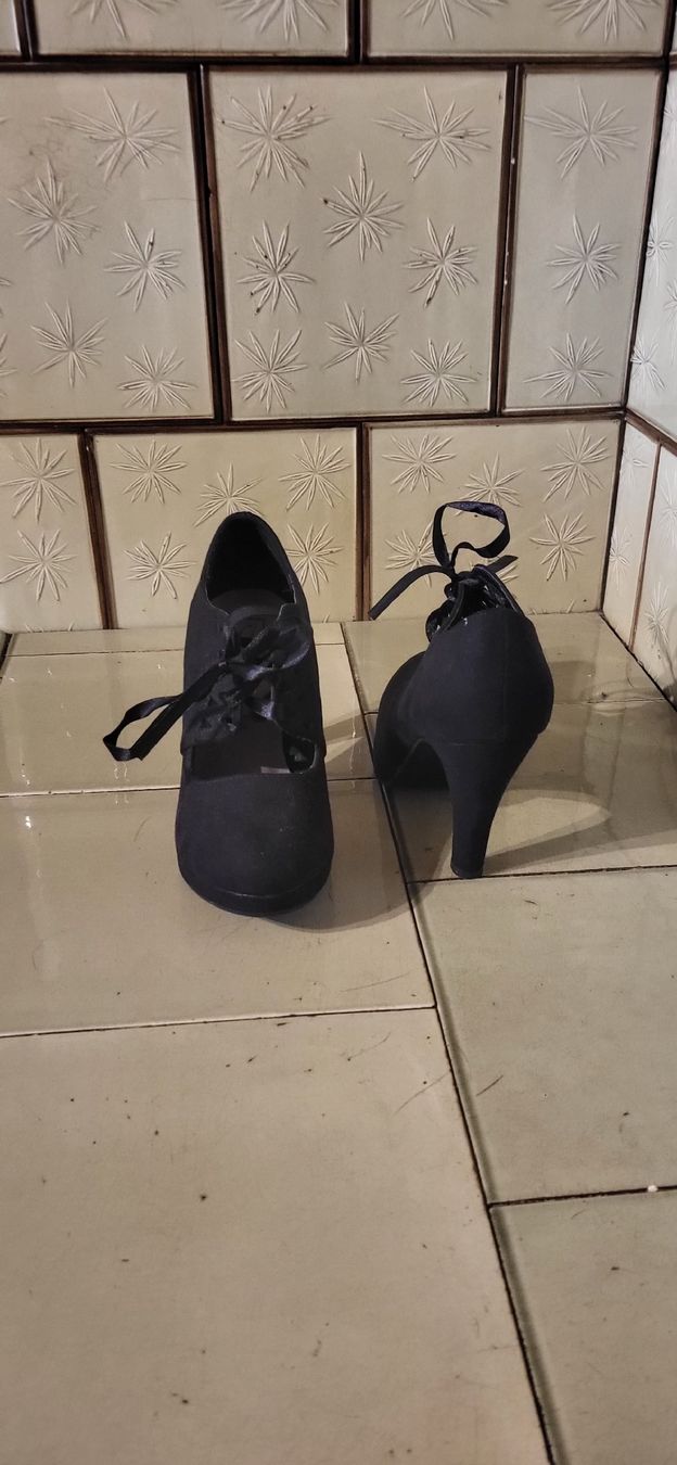 Damenschuhe: schwarze Pumps – Gebraucht aus Dürrenäsch von Noana1108 1