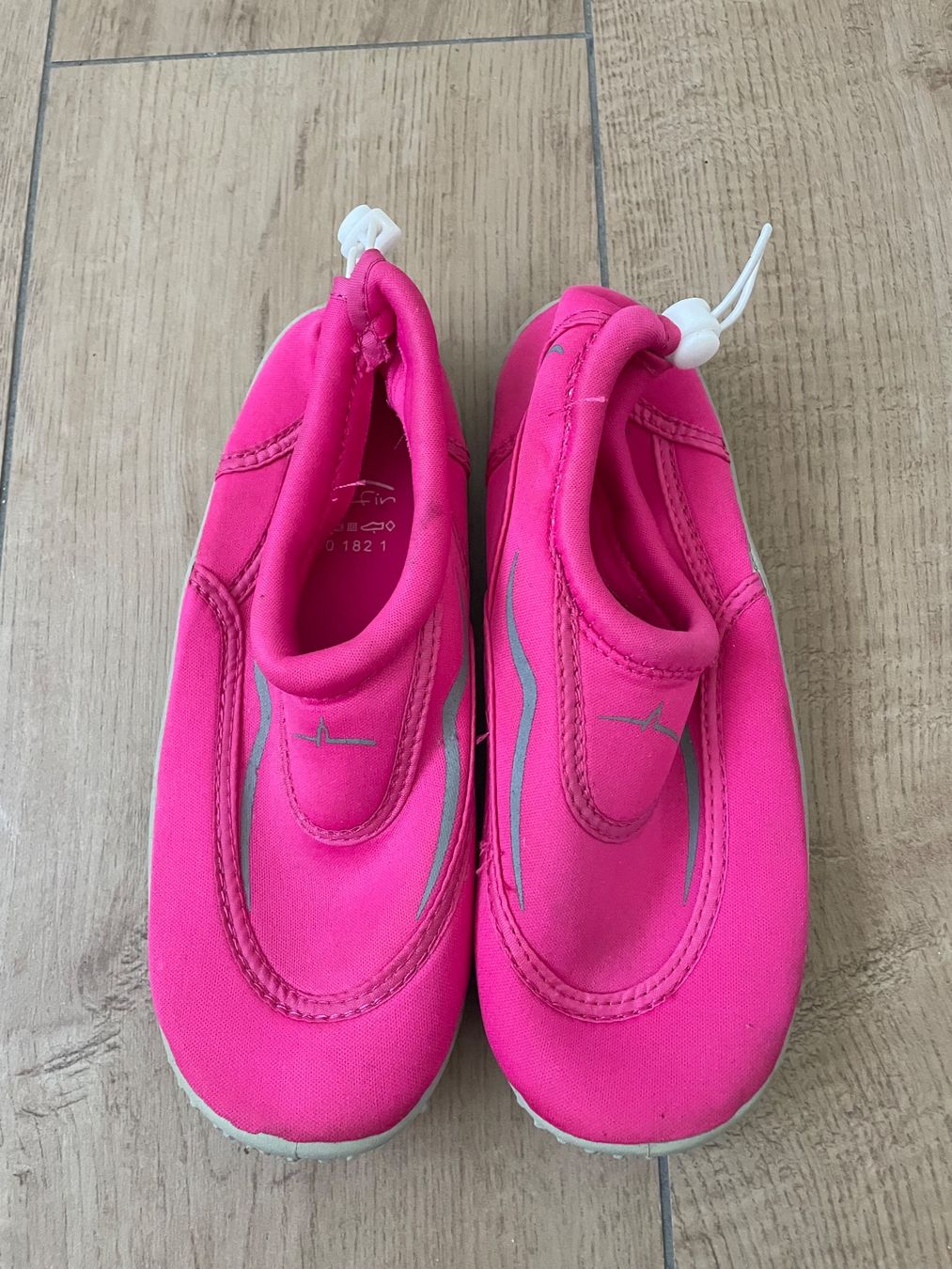 Chaussures filles: Badeschuhe Gr. 35 – D'occasion à Waltenschwil par hansnine