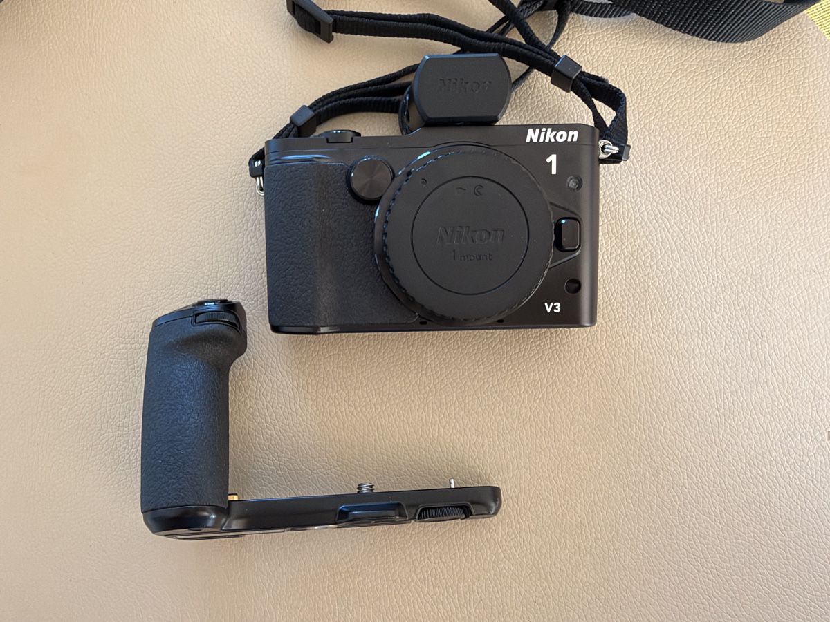 Nikon Fotocamera: Nikon 1V3 Set mit Ledercase und OVP – Usato da Winterthur venduto da R2D_Y7C 2