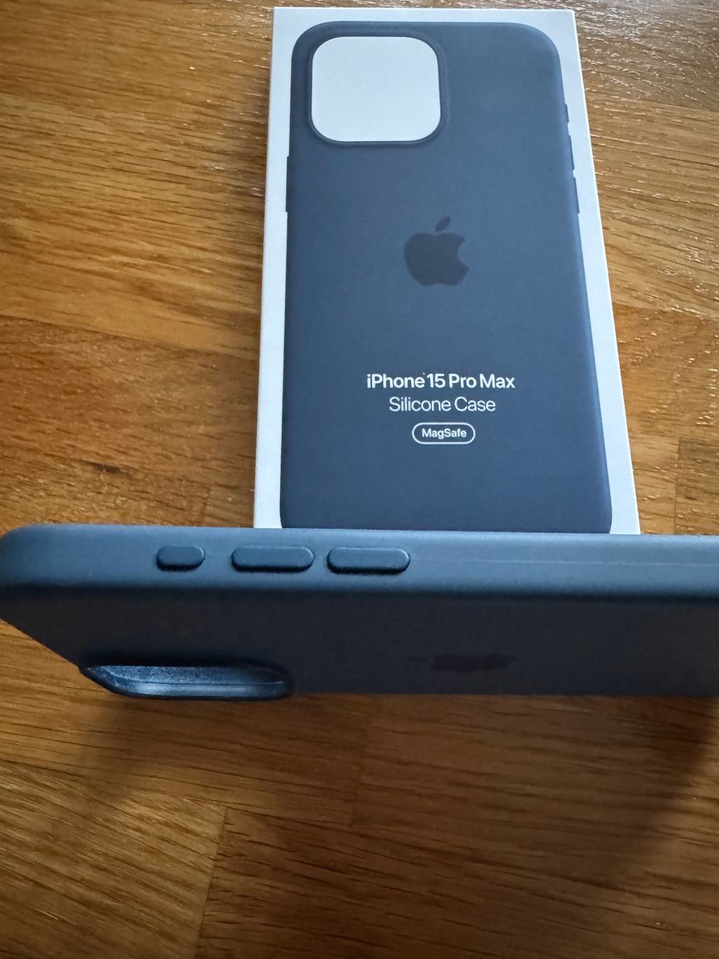 Apple Cover & Protezioni schermo: iPhone 15 Pro Max Silikon Case Sturmblau – Nuovo (secondo la descrizione) da Allschwil venduto da KShing 2