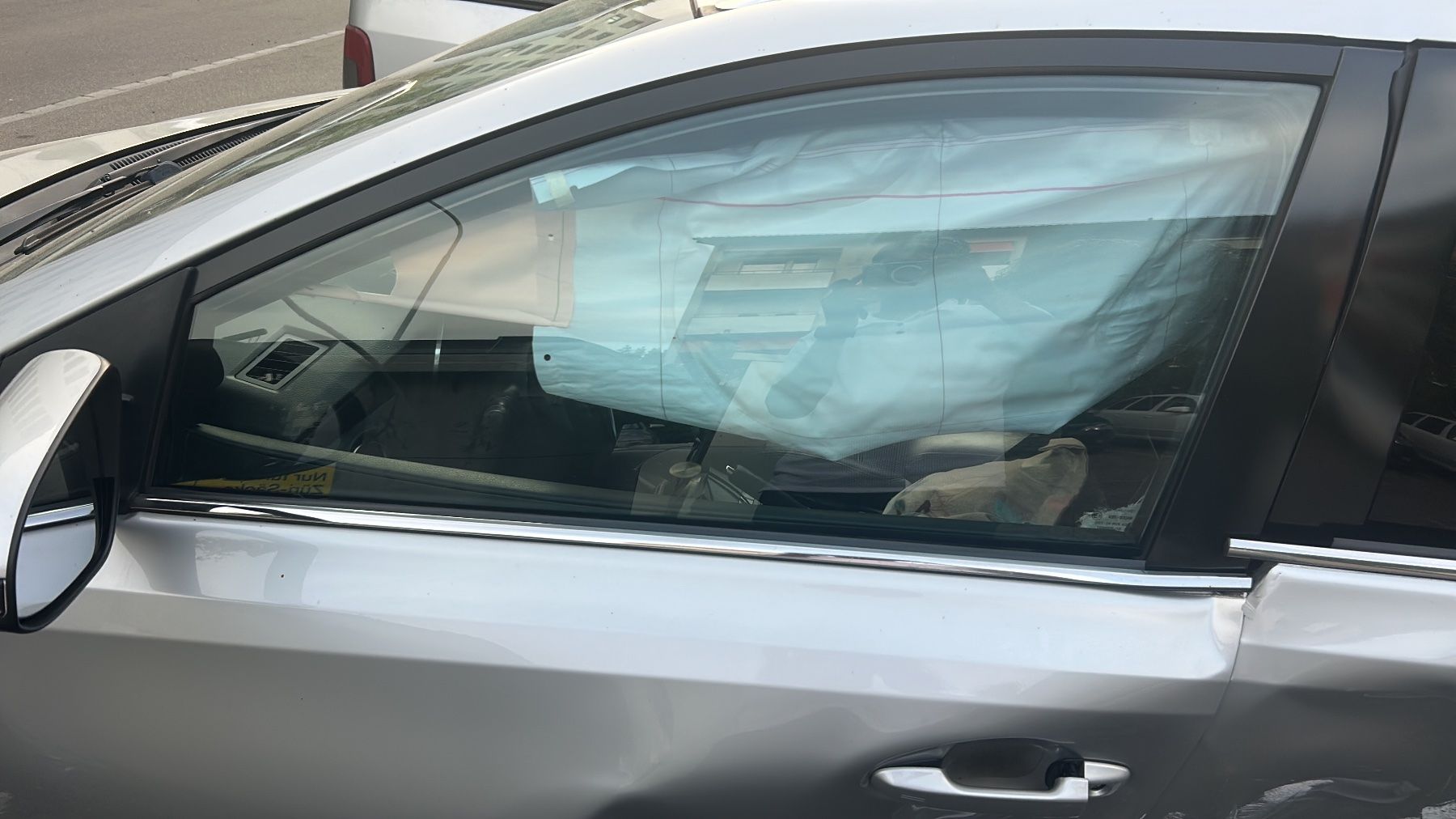 Toyota Autos: Auto mit Unfallschaden silber metallic – D'occasion à Zürich par abd_5cm2 3