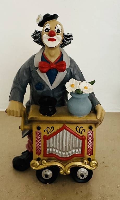 Tutte le decorazioni: GILDECLOWN – Usato da Küssnacht am Rigi venduto da Stuhli 1