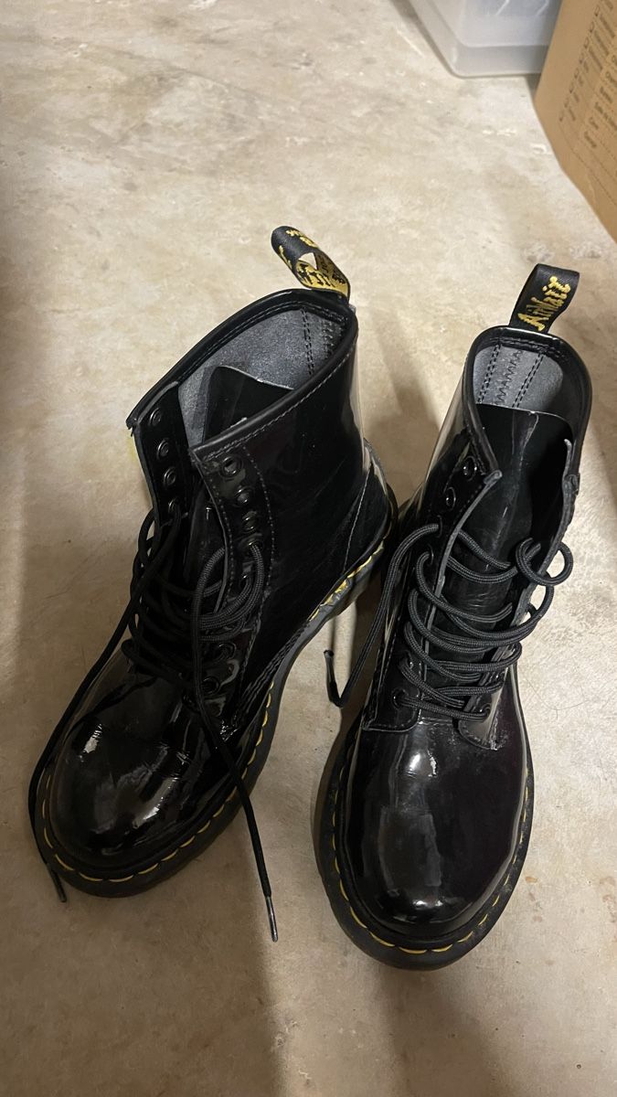 Dr. Martens Scarpe da donna: Dr. Martens Lack-Stiefel, Grösse 39, Schwarz – Usato da Neuhausen am Rheinfall venduto da nifi.plants