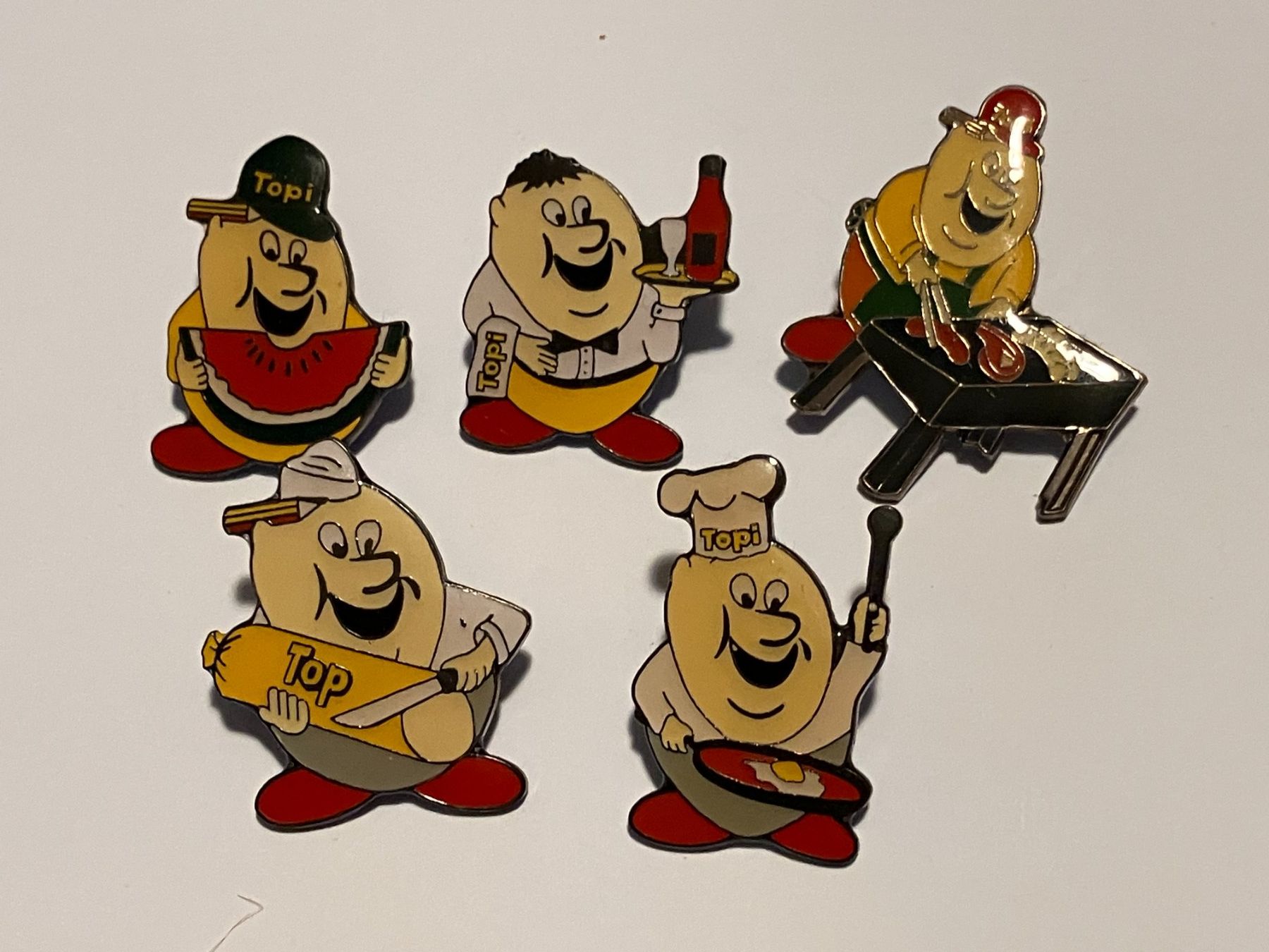 Placchette & Badge: 5 Pin Topi – Usato da Basel venduto da djwwpp
