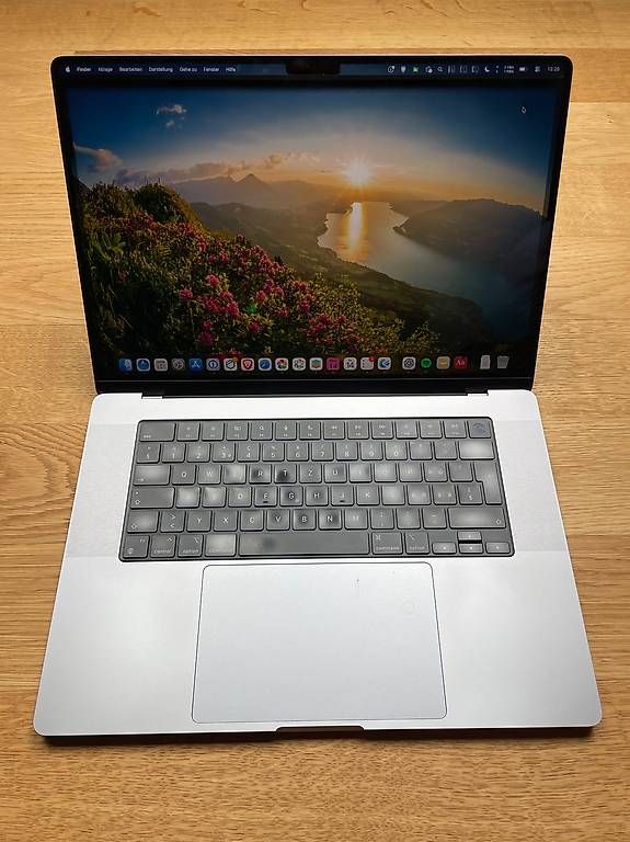 Apple Notebook: Apple M2 MacBook Pro – Usato da Blumenstein venduto da Olique