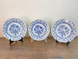 3 Vintage Original Zwiebelmuster Porzellanteller, ca. 25 cm.