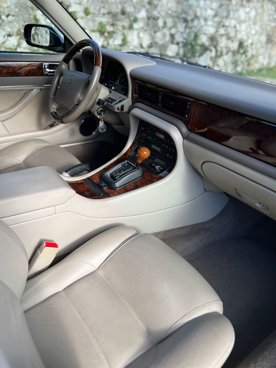 Jaguar Automobili: Jaguar XJ 1Hand 160T.KM – Usato da Rothenthurm venduto da SkiFlieger 3