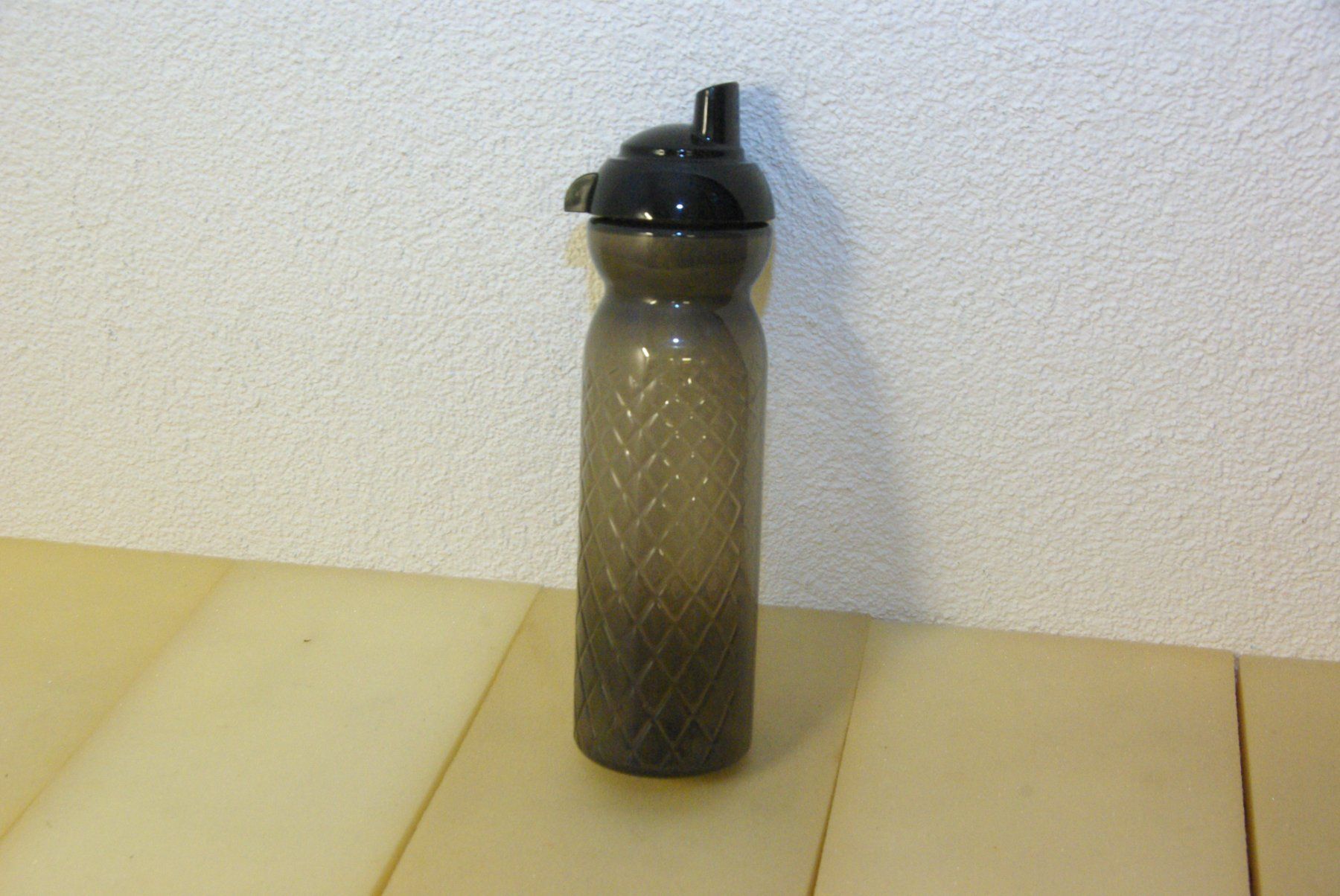 Gourdes & Thermos: Trinkflasche ohne Deckel, schwarz – Neuf (Voir description) à Herisau par Cevianer1844
