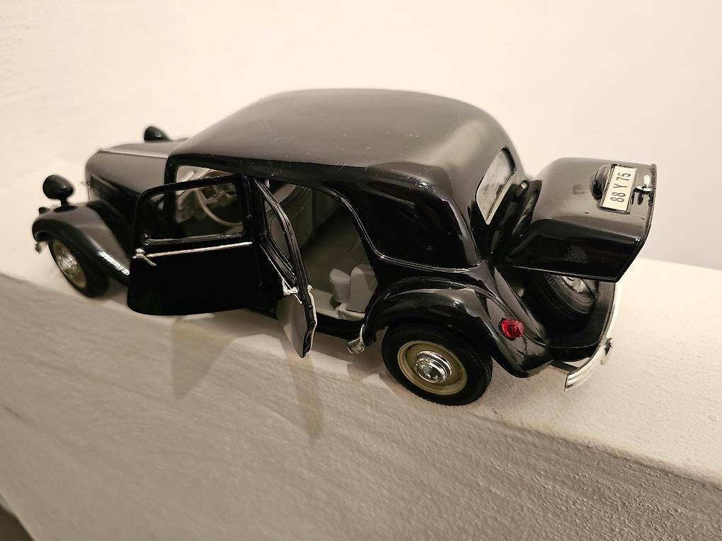 Citroën Modellini d'auto: Modellauto Citroen 11 CV Traction Avant – Usato da Rottenschwil venduto da epaveart 4