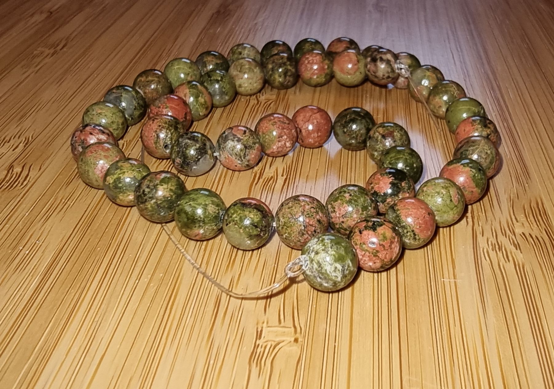 Mineralien & Heilsteine: Unakit 8mm. Strang – Neu und originalverpackt aus Menziken von Mirager