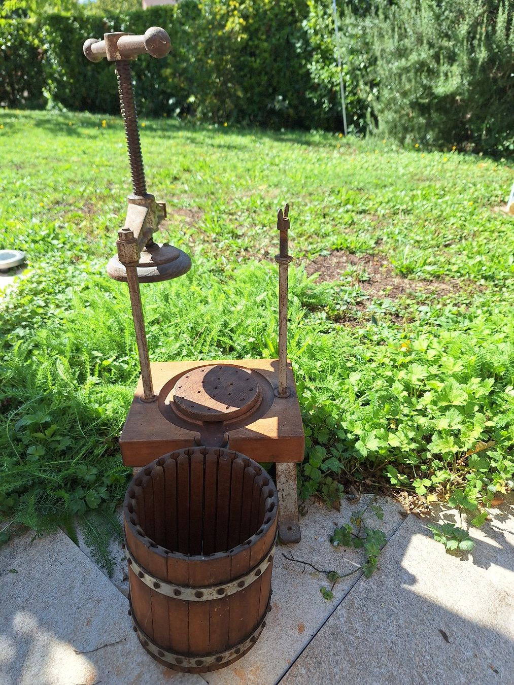 Tutte le decorazioni: Kleine Traubenpresse – Usato da Genolier venduto da Antoine30 4