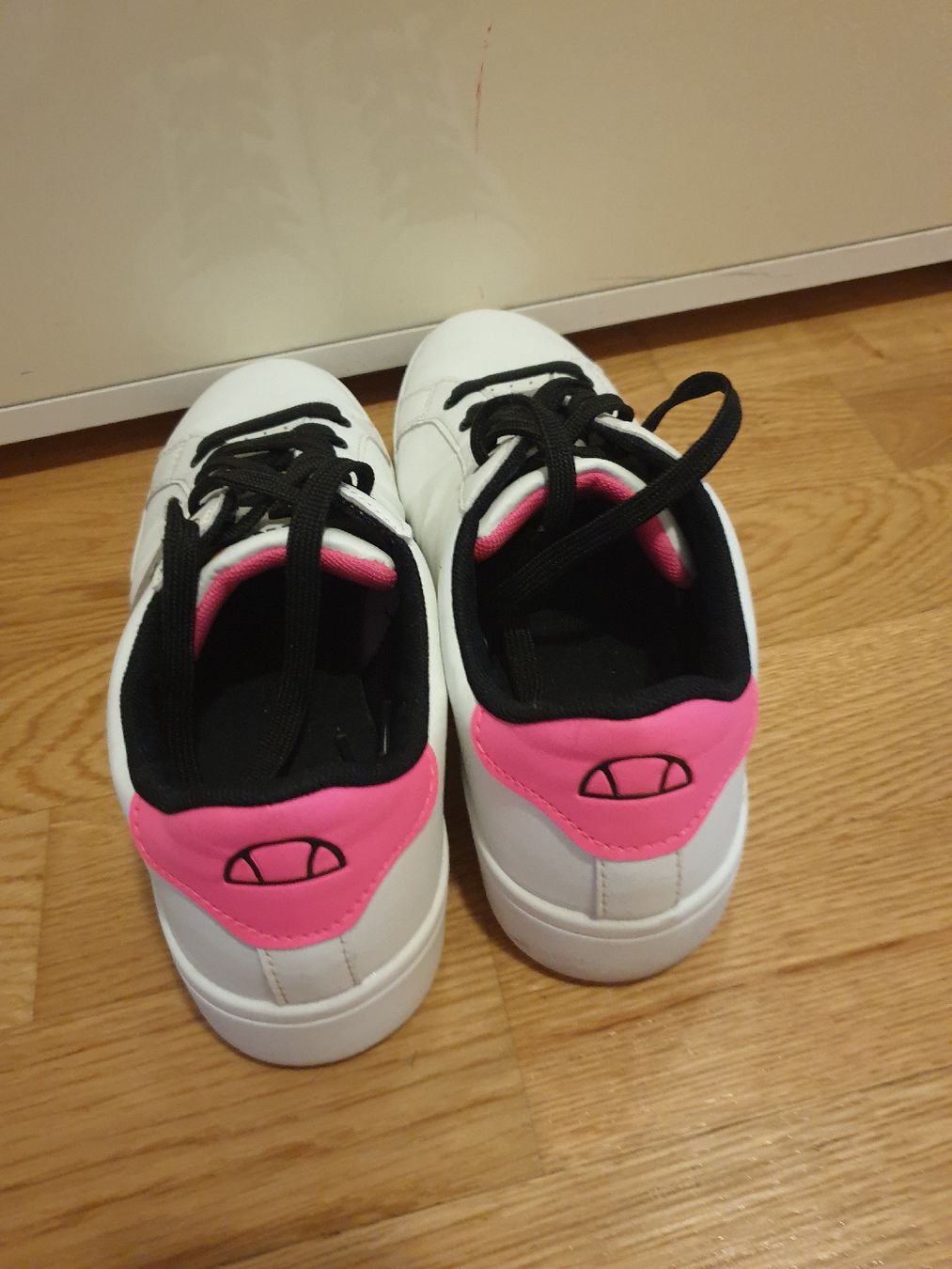 Ellesse Scarpe da donna: Chaussures Ellesse – Usato da Fribourg venduto da mal_8zjh 1