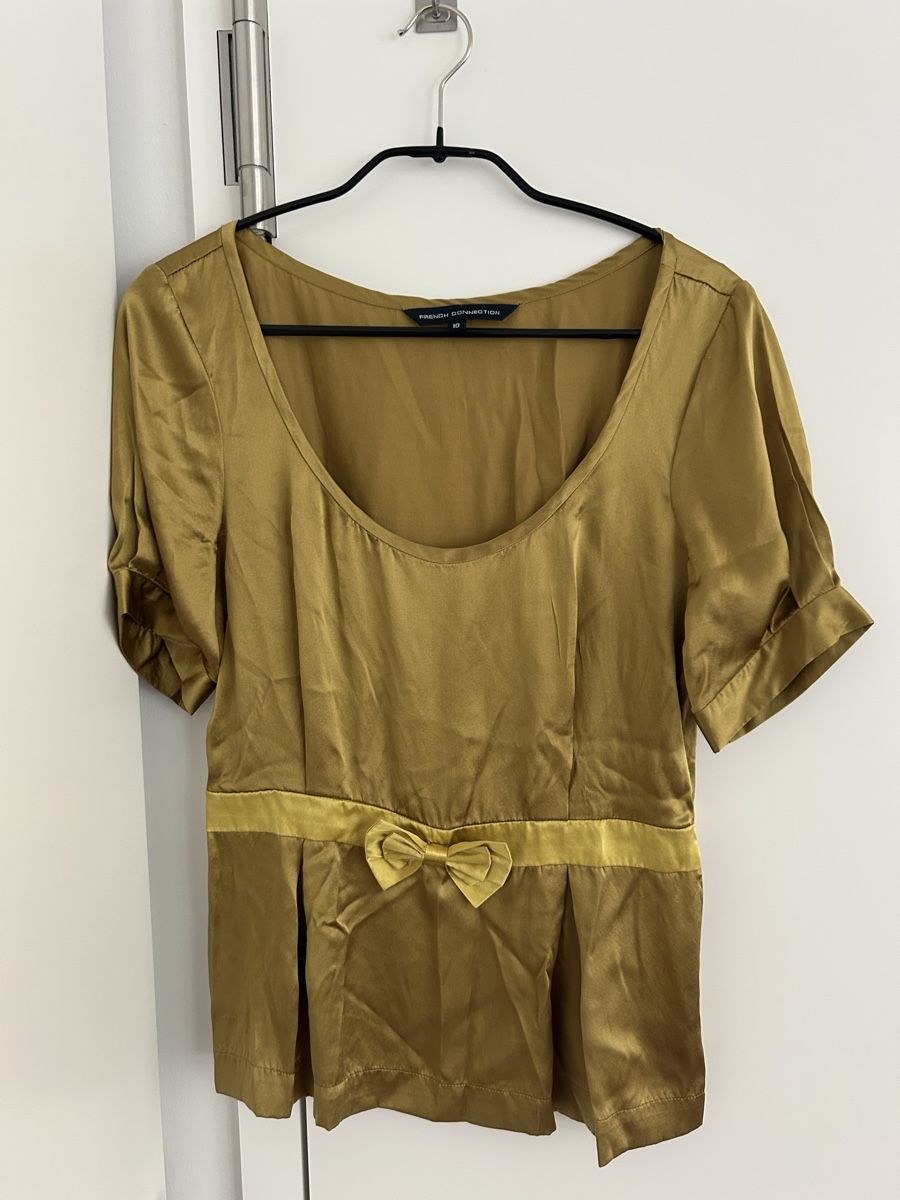 French Connection Camicette: Goldene Bluse aus Seide – Usato da Zürich venduto da Robin_zh2