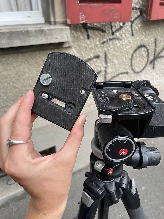 Manfrotto Trépieds & Accessoires: Manfrotto 055XPROB Stativ mit 410 Kopf – D'occasion à Bern par leoniesarah 3