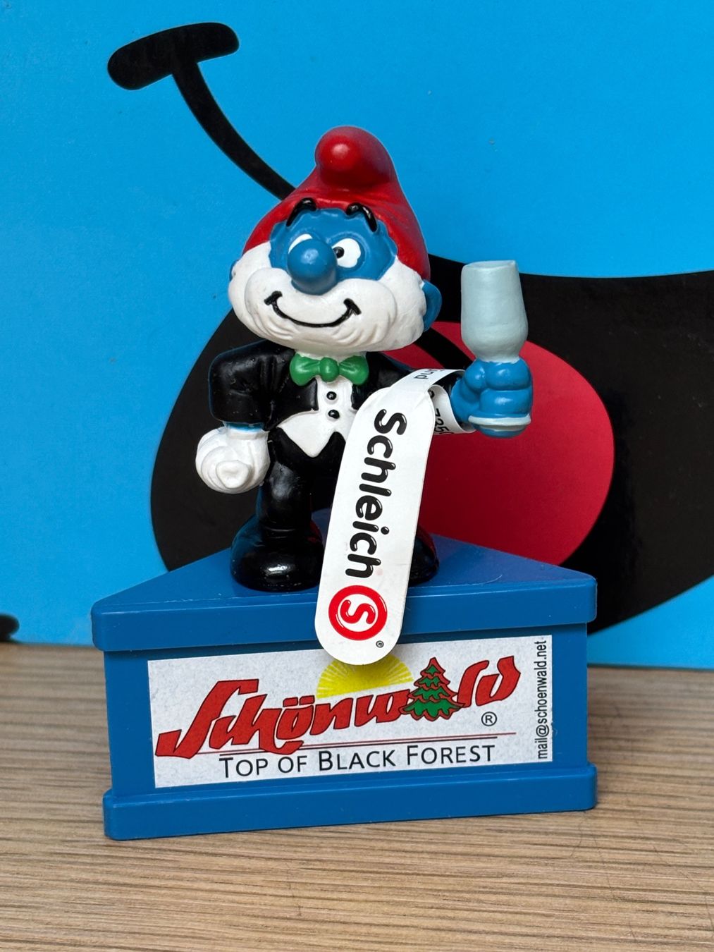Schleich Figurines: Papa Schlumpf auf Werbesockel Schönwald – D'occasion à Lyss par Duckszone