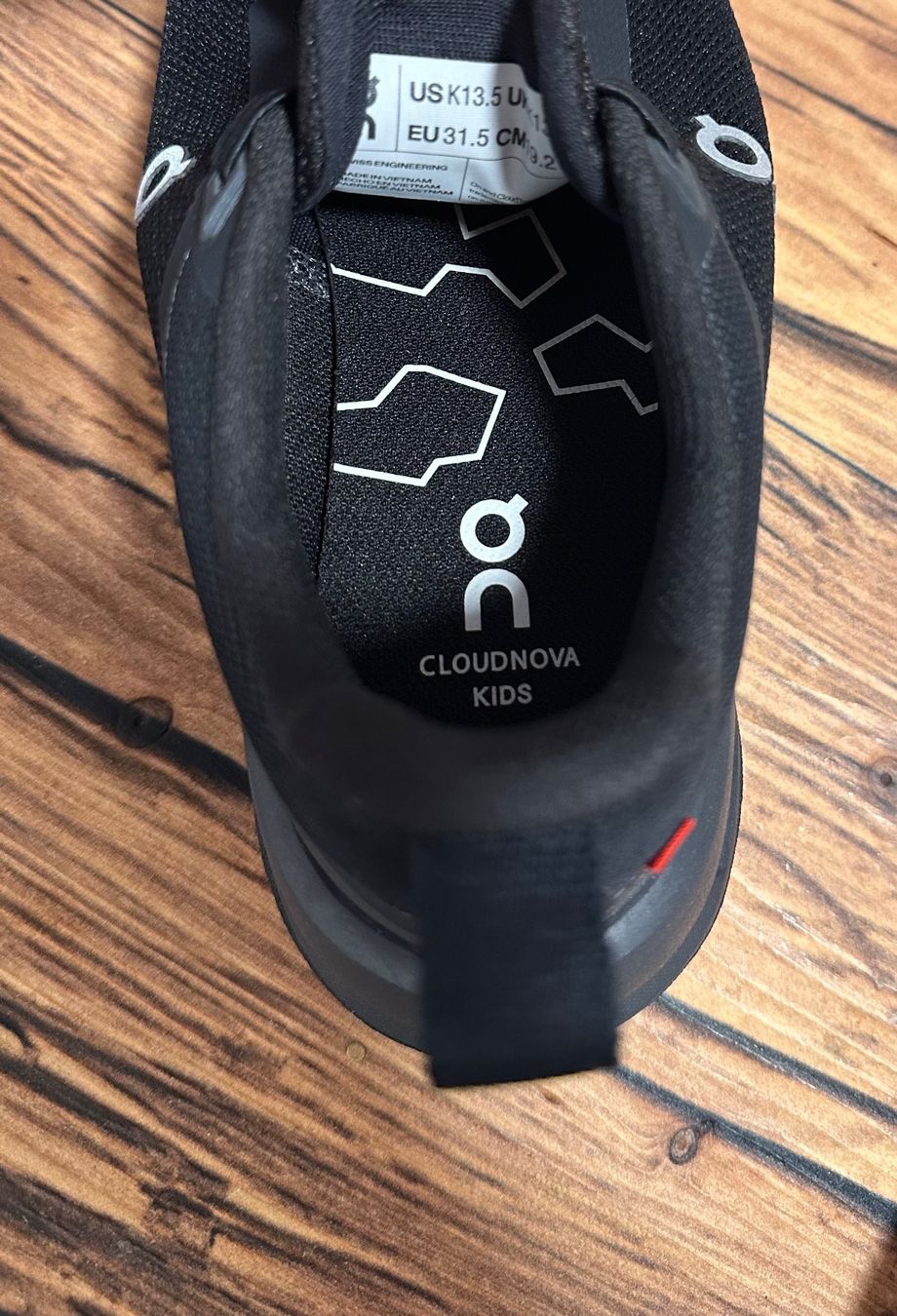 On Scarpe per ragazzi: On Cloudnova Kids schwarz Gr. 31,5 neu – Nuovo (secondo la descrizione) da Scuol venduto da onf_rlc6 6