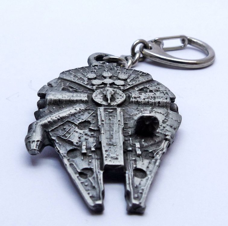 star-wars-millennium-falcon-metal-keyring-disney-park-gebraucht-in