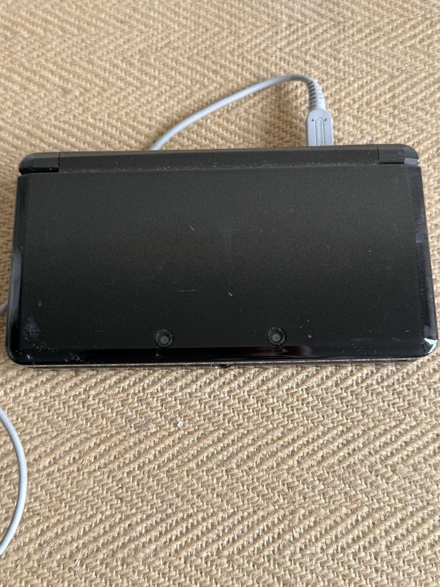 Nintendo Console: NINTENDO 3DS Konsole Spielkonsole mit Netzteil – Usato da Konolfingen venduto da petzipetz 1
