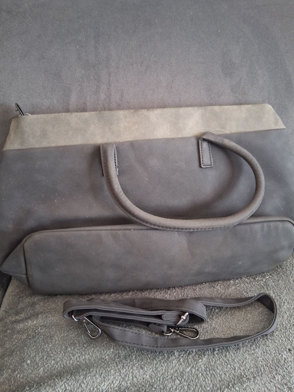 Borse da donna: Graue Handtasche mit Blumenmuster – Usato da Wolfenschiessen venduto da Ylvi21 1