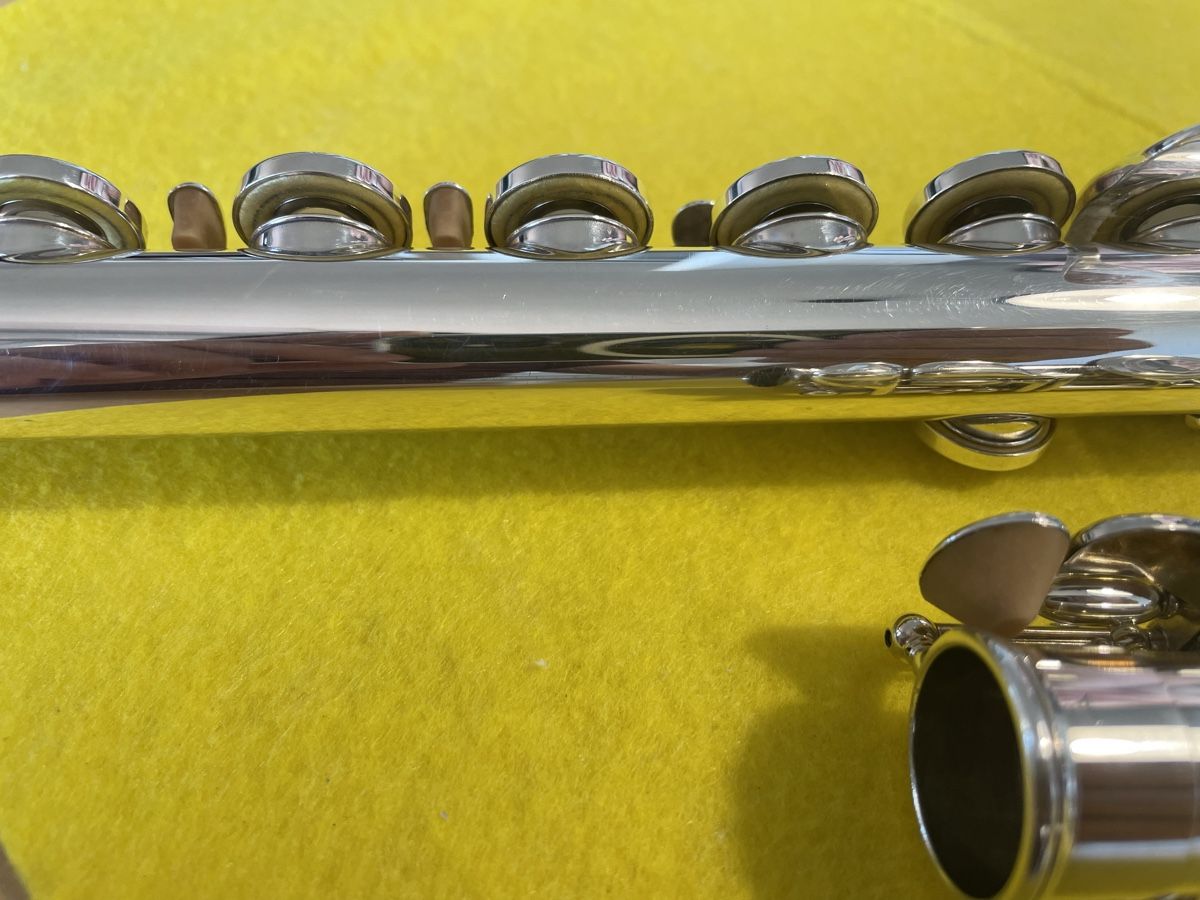 Yamaha Strumenti musicali: Yamaha YFL 281 Flute, top – Usato da Neuchatel venduto da gus_2dmy 4