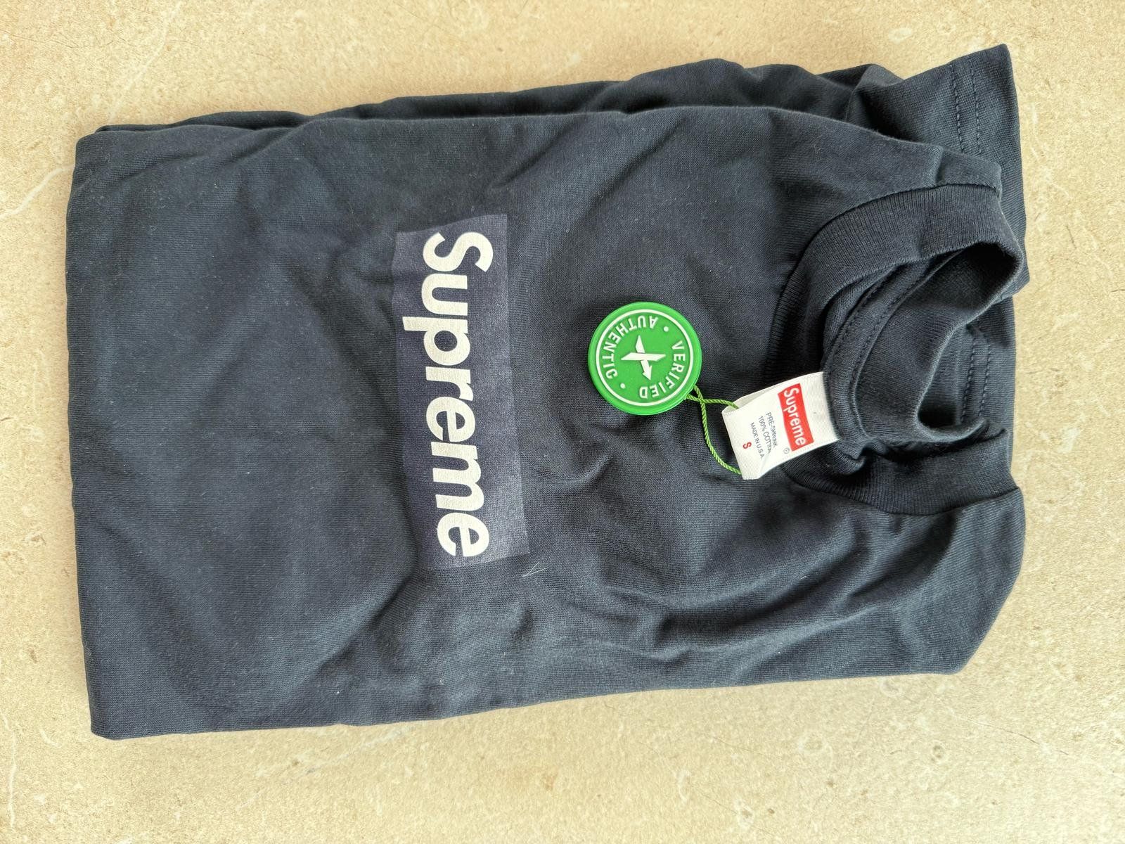 Supreme T-shirt: Supreme Box Logo Long Sleeve Tee, Navy, Size S – Nuovo e nell'imballaggio originale da Wilen b. Wollerau venduto da ccgold 1