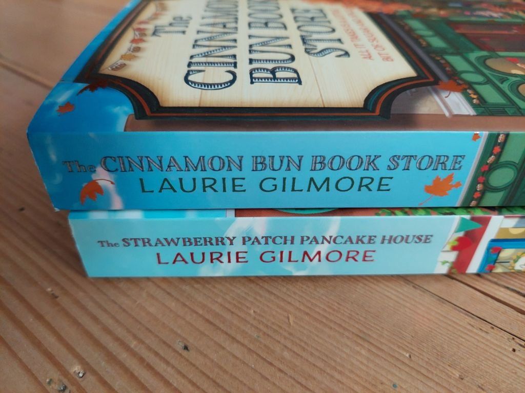 Libri: Laurie Gilmore Bücher: Strawberry Patch & Cinnamon Bun – Nuovo (secondo la descrizione) da Neftenbach venduto da Craigh_na_Dun 2
