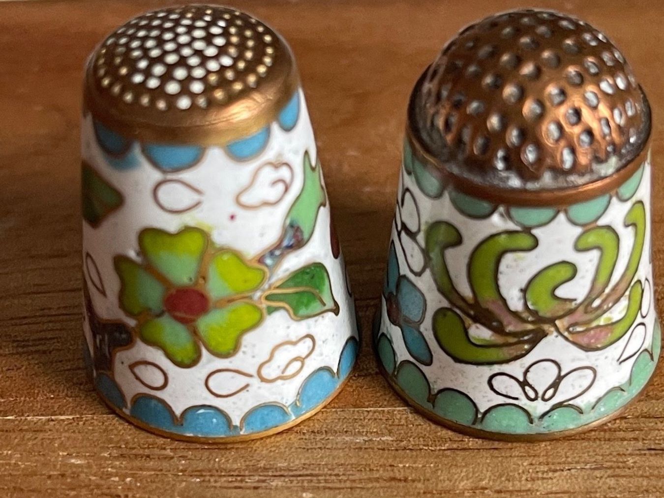 Fingerhüte: Fingerhut 2 Stück China Cloisonne Messing – Gebraucht aus Nussbaumen AG von normajeanbaker 2