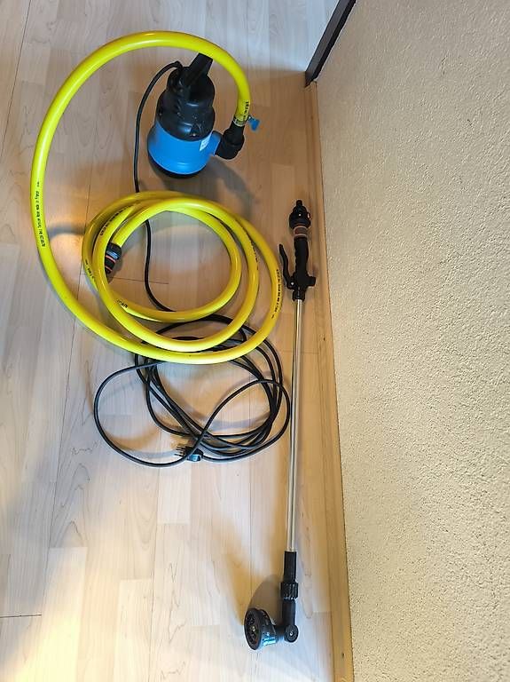 Pompe & Parti di ricambio: Tauchpumpe mit Sprühlanze, Wasserzähler & Schlauch – Usato da Konolfingen venduto da dom_t6m6 2