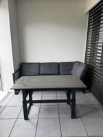 Garten Lounge mit höhenverstellbarem Tisch